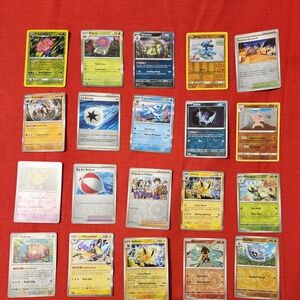 POKÉMON HOLOGRAM LOT OF 20  Trading Cards